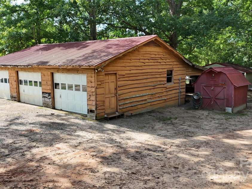 145 NATHANIEL Lane, Kannapolis, NC 28081.  MLS# CAR4294340, YatesRealty ID 33539. Utility equipped 3 car garage