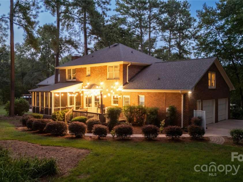 226 Longleaf Road, Spartanburg, SC 29301.  MLS# CAR4294768, YatesRealty ID 33540. 