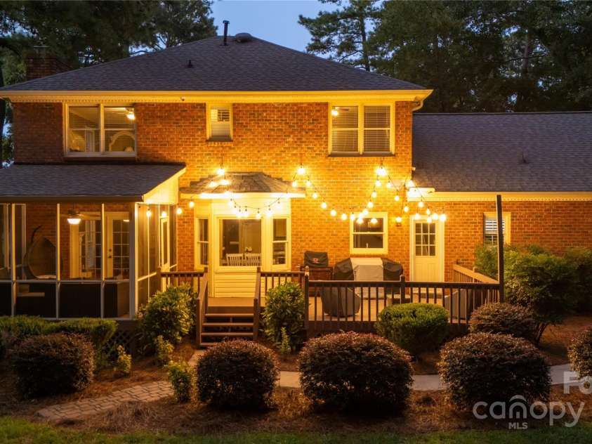226 Longleaf Road, Spartanburg, SC 29301.  MLS# CAR4294768, YatesRealty ID 33540. 