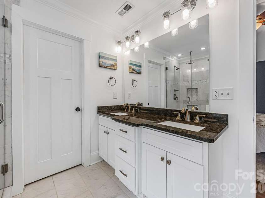 2448 Morton Street, Charlotte, NC 28208.  MLS# CAR4394147, YatesRealty ID 33540. 