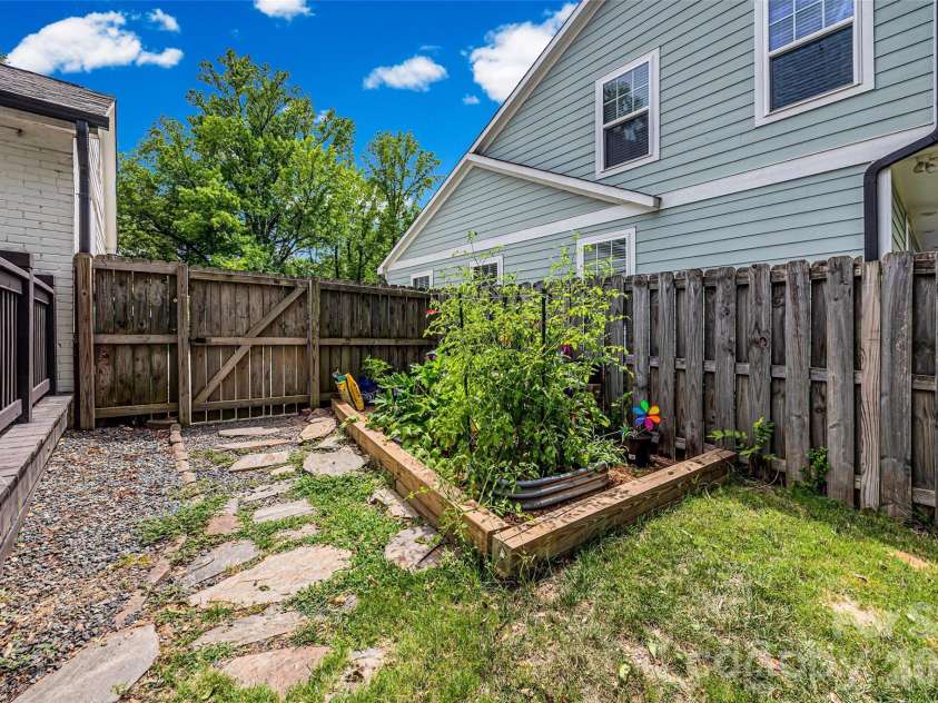2448 Morton Street, Charlotte, NC 28208.  MLS# CAR4394147, YatesRealty ID 33540. 