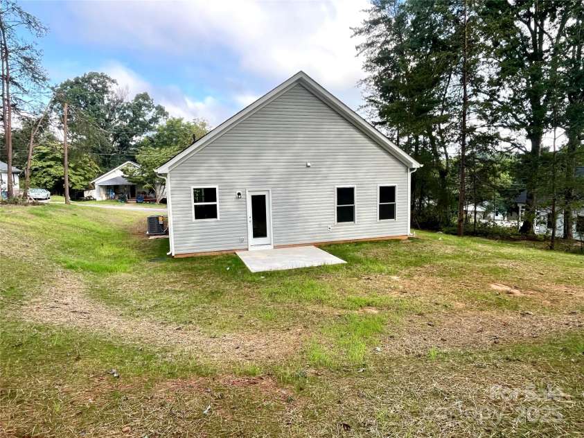 23 East Street, Granite Falls, NC 28630.  MLS# CAR4294475, YatesRealty ID 33541. 