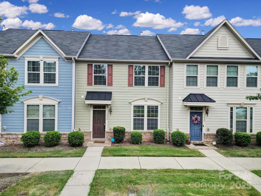 3226 Major Samuals Way, Charlotte, NC 28208.  MLS# CAR4293775, YatesRealty ID 33542. 