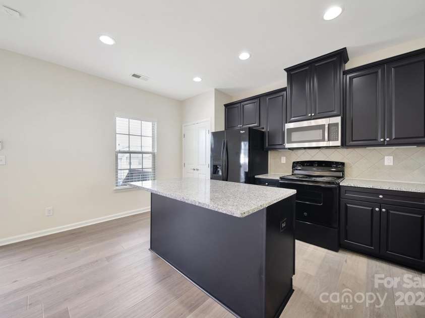 3226 Major Samuals Way, Charlotte, NC 28208.  MLS# CAR4293775, YatesRealty ID 33542. 