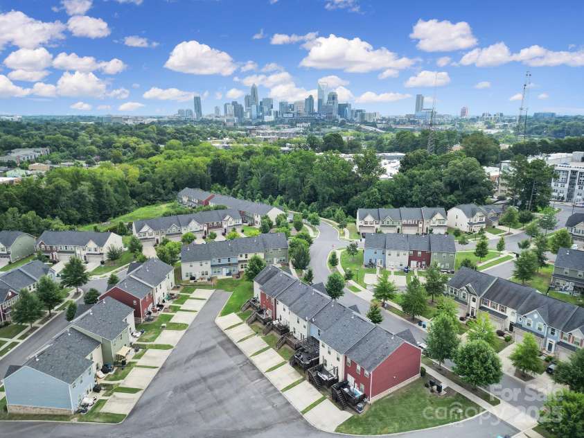 3226 Major Samuals Way, Charlotte, NC 28208.  MLS# CAR4293775, YatesRealty ID 33542. 