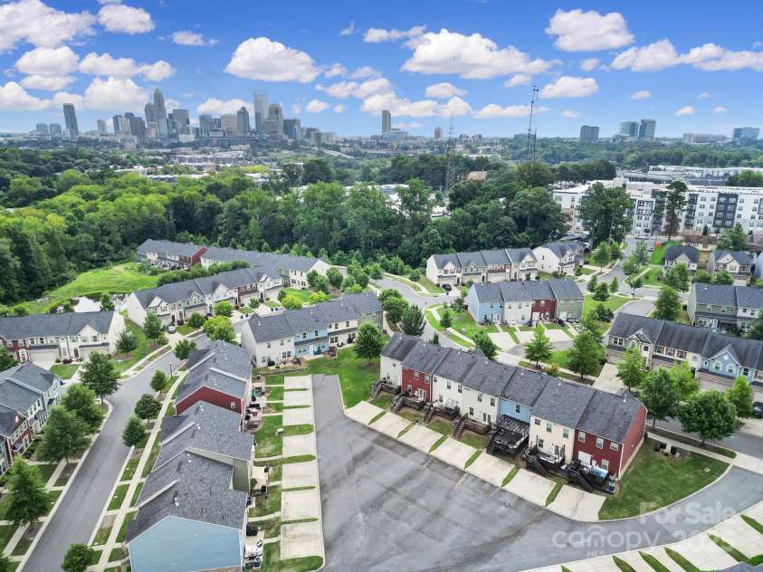 3226 Major Samuals Way, Charlotte, NC 28208.  MLS# CAR4293775, YatesRealty ID 33542. 