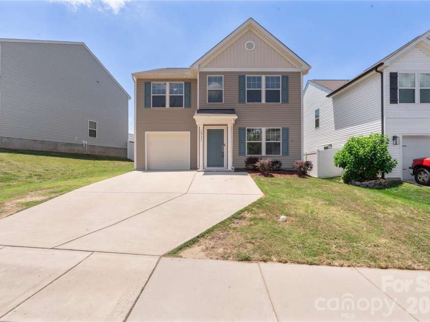 10131 Holly Park Drive, Charlotte, NC 28214.  MLS# CAR4390811, YatesRealty ID 33543. 