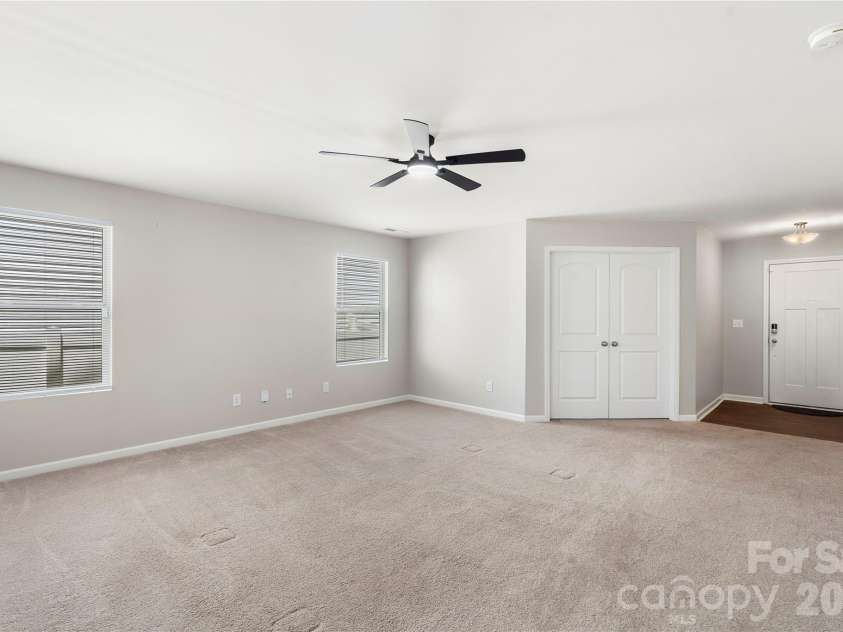 10131 Holly Park Drive, Charlotte, NC 28214.  MLS# CAR4390811, YatesRealty ID 33543. 