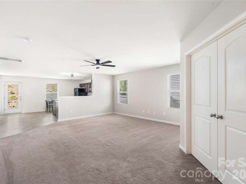 10131 Holly Park Drive, Charlotte, NC 28214.  MLS# CAR4390811, YatesRealty ID 33543. 