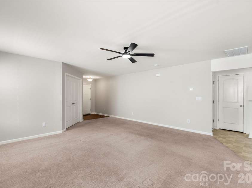 10131 Holly Park Drive, Charlotte, NC 28214.  MLS# CAR4390811, YatesRealty ID 33543. 