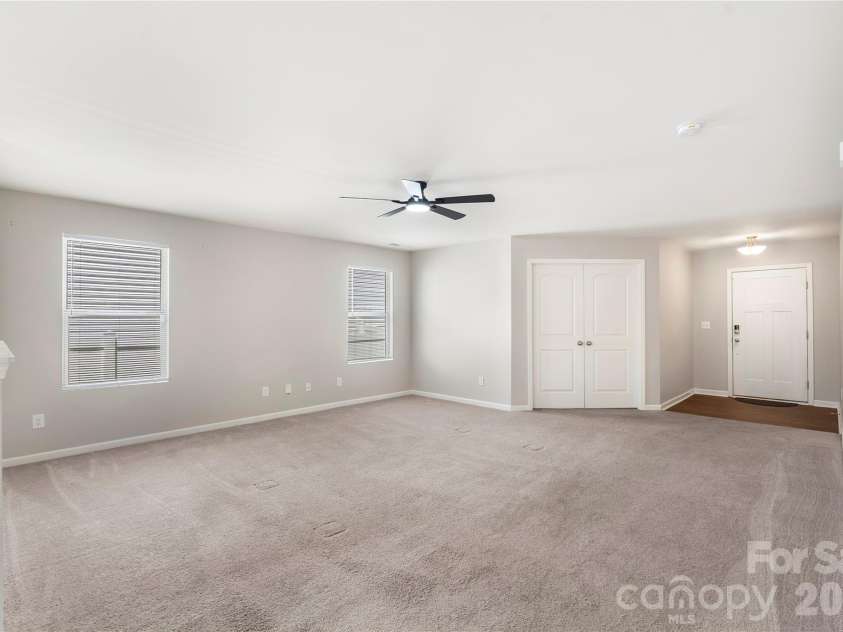 10131 Holly Park Drive, Charlotte, NC 28214.  MLS# CAR4390811, YatesRealty ID 33543. 