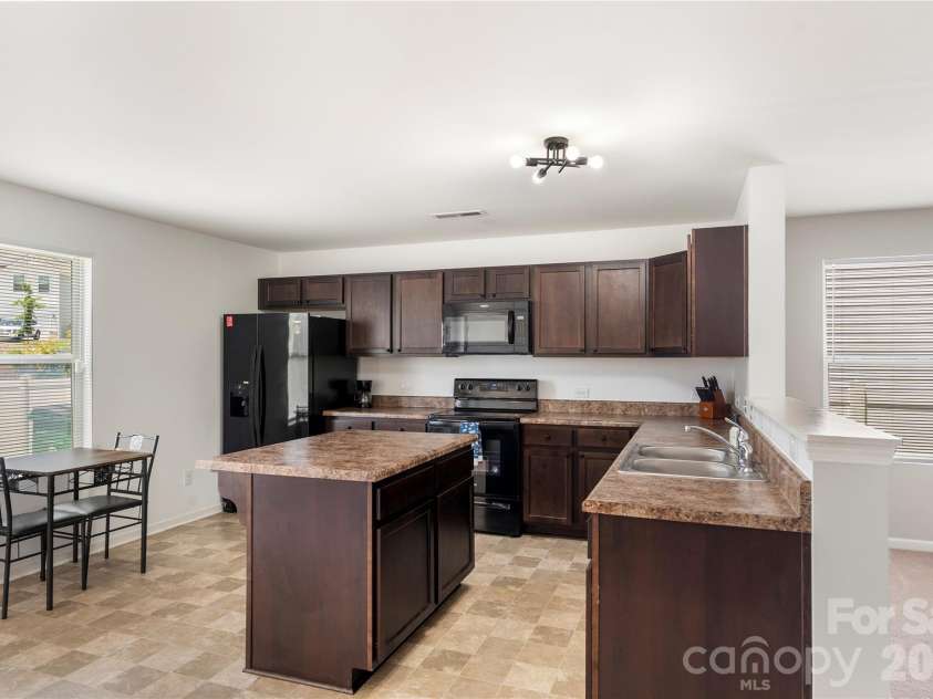 10131 Holly Park Drive, Charlotte, NC 28214.  MLS# CAR4390811, YatesRealty ID 33543. 