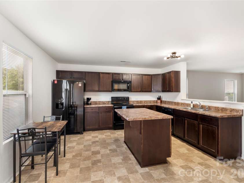 10131 Holly Park Drive, Charlotte, NC 28214.  MLS# CAR4390811, YatesRealty ID 33543. 