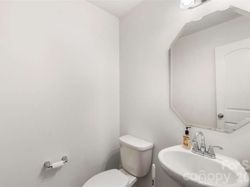 10131 Holly Park Drive, Charlotte, NC 28214.  MLS# CAR4390811, YatesRealty ID 33543. 