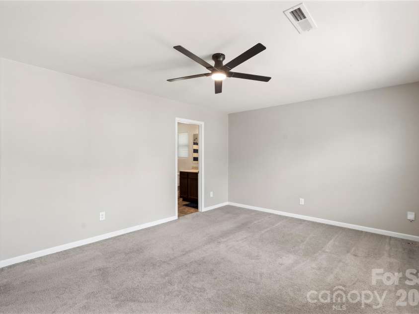 10131 Holly Park Drive, Charlotte, NC 28214.  MLS# CAR4390811, YatesRealty ID 33543. 