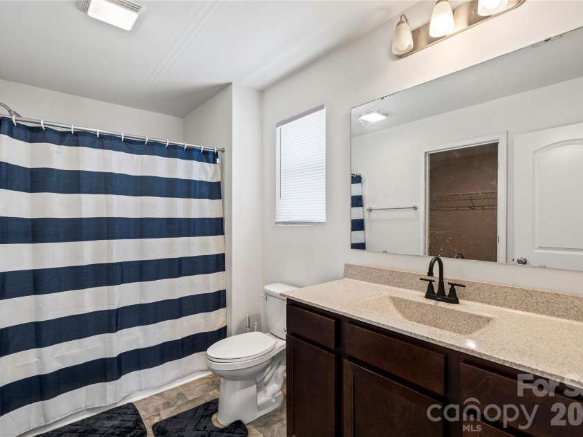 10131 Holly Park Drive, Charlotte, NC 28214.  MLS# CAR4390811, YatesRealty ID 33543. 