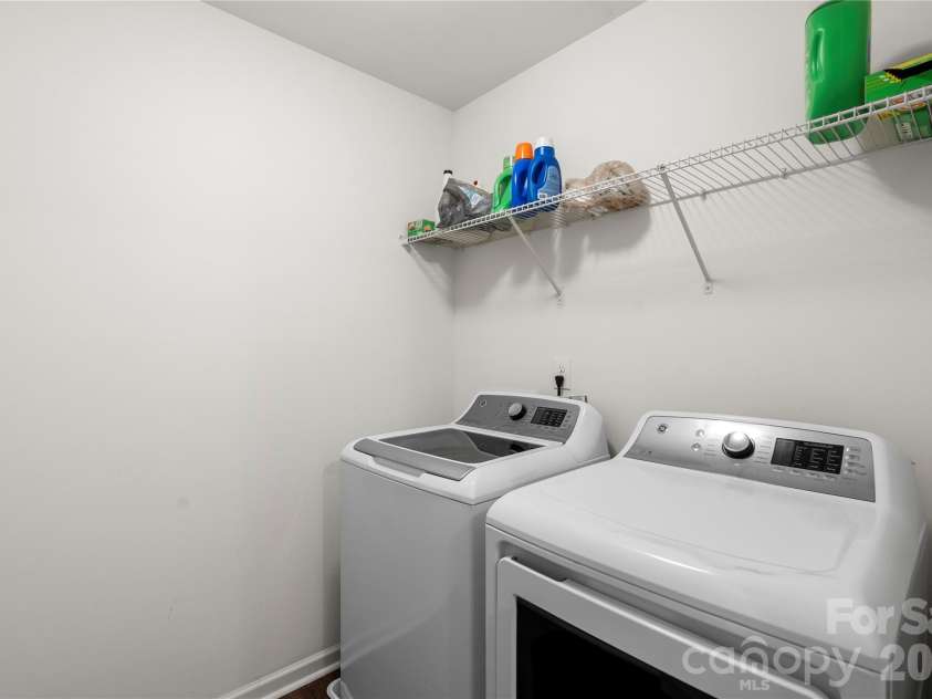 10131 Holly Park Drive, Charlotte, NC 28214.  MLS# CAR4390811, YatesRealty ID 33543. 
