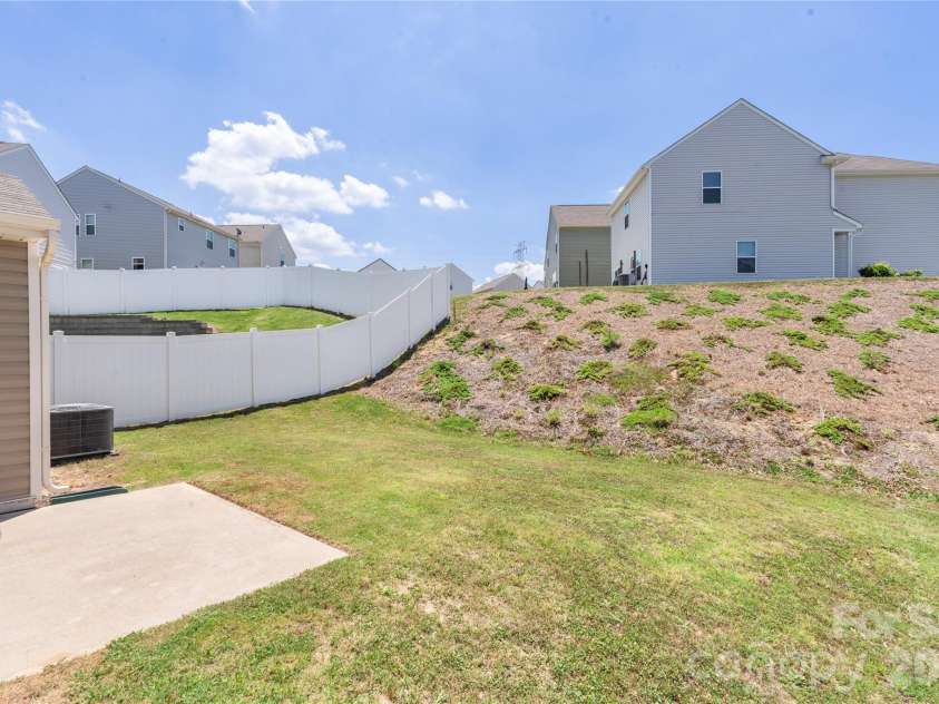 10131 Holly Park Drive, Charlotte, NC 28214.  MLS# CAR4390811, YatesRealty ID 33543. 