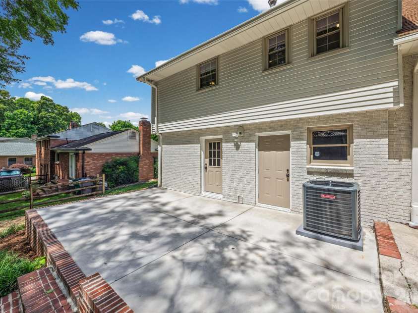 3130 Spring Valley Road, Charlotte, NC 28210.  MLS# CAR4394185, YatesRealty ID 33547. 