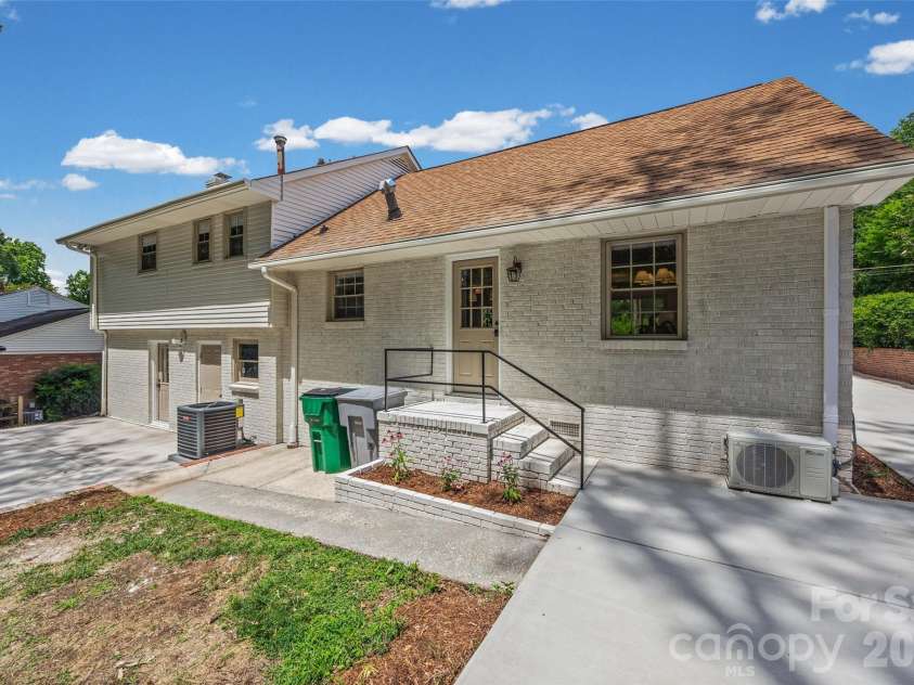 3130 Spring Valley Road, Charlotte, NC 28210.  MLS# CAR4394185, YatesRealty ID 33547. 