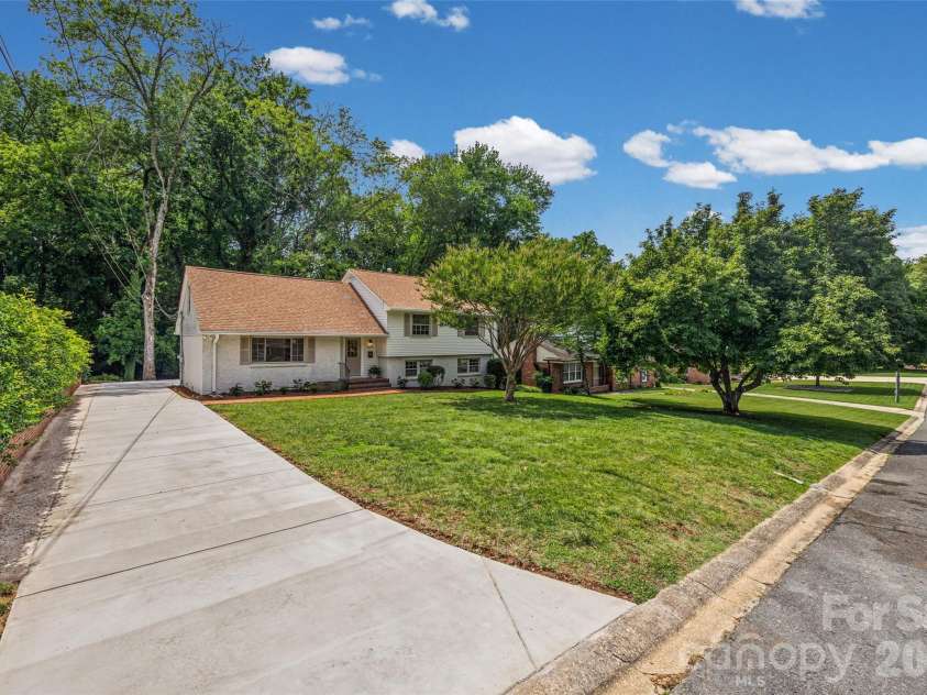 3130 Spring Valley Road, Charlotte, NC 28210.  MLS# CAR4394185, YatesRealty ID 33547. 