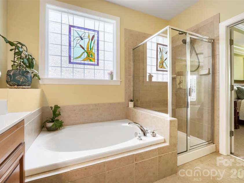 653 Lorain Avenue, Concord, NC 28027.  MLS# CAR4395412, YatesRealty ID 33548. Main floor primary bath