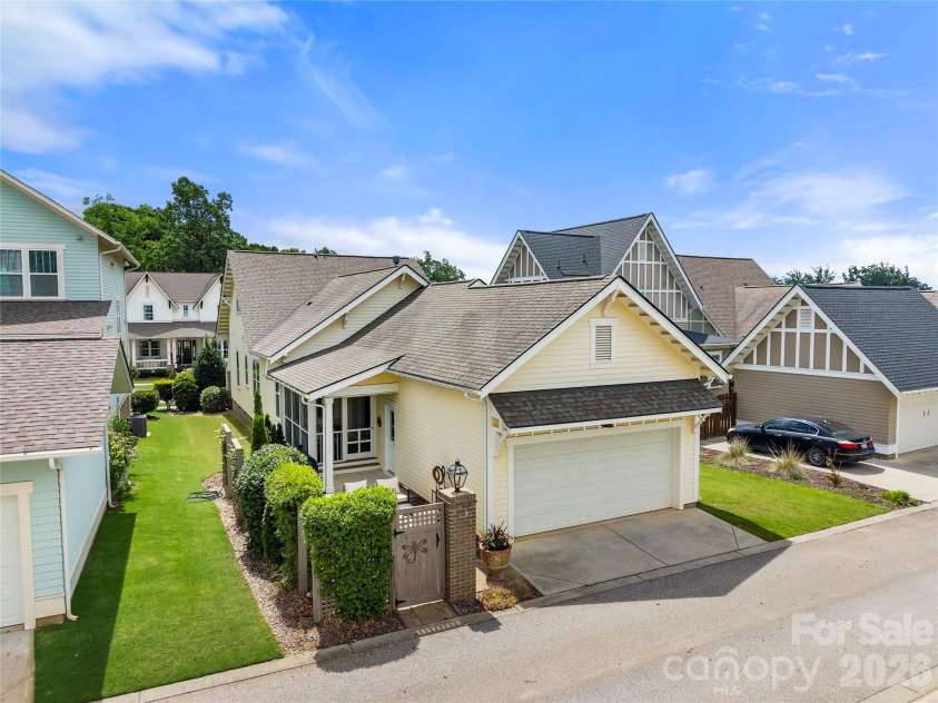 451 Luray Way, Rock Hill, SC 29730.  MLS# CAR4396581, YatesRealty ID 33549. 
