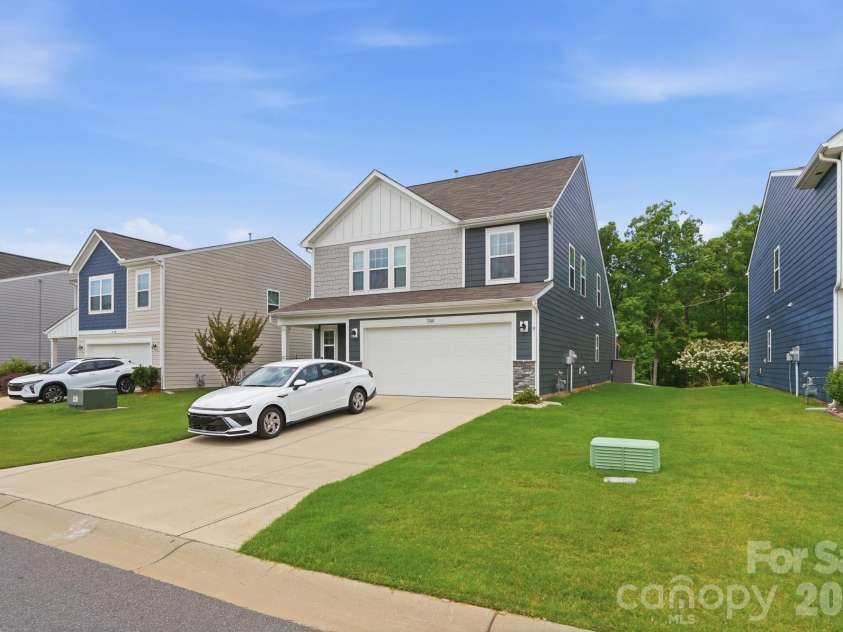 3140 Treyson Drive, Denver, NC 28037.  MLS# CAR4389998, YatesRealty ID 33550. 