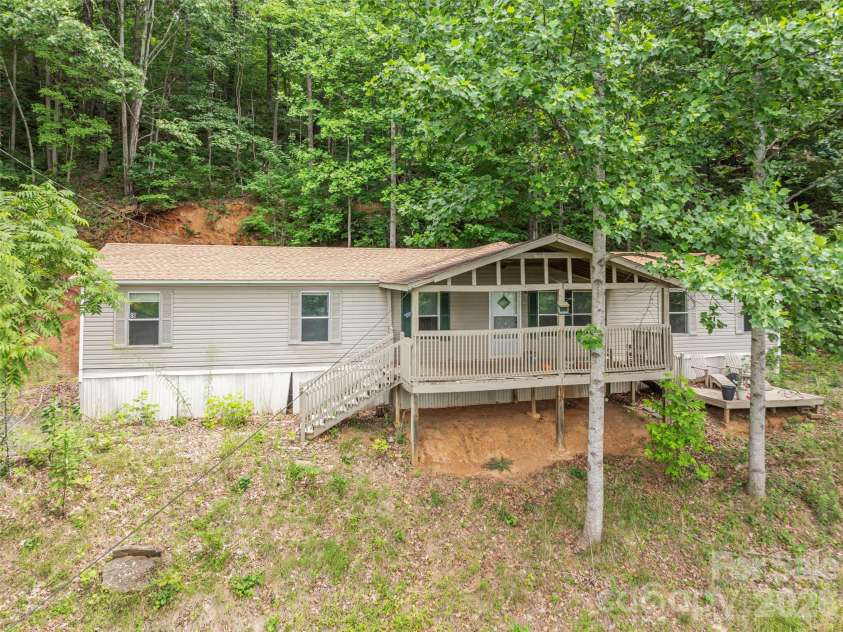 87 Holly Ridge Road, Candler, NC 28715.  MLS# CAR4397936, YatesRealty ID 33551. 