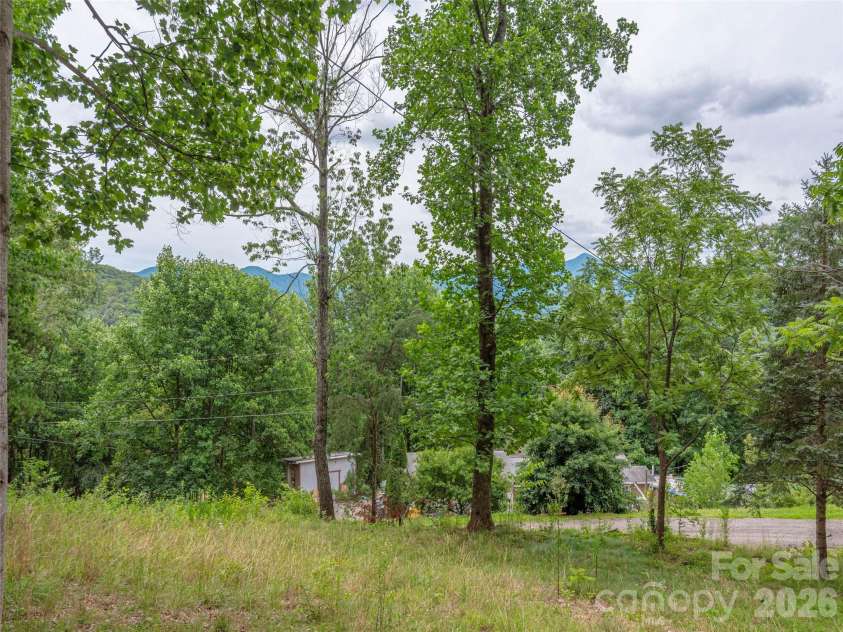 87 Holly Ridge Road, Candler, NC 28715.  MLS# CAR4397936, YatesRealty ID 33551. 