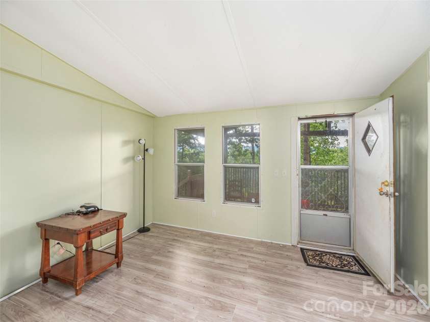 87 Holly Ridge Road, Candler, NC 28715.  MLS# CAR4397936, YatesRealty ID 33551. 