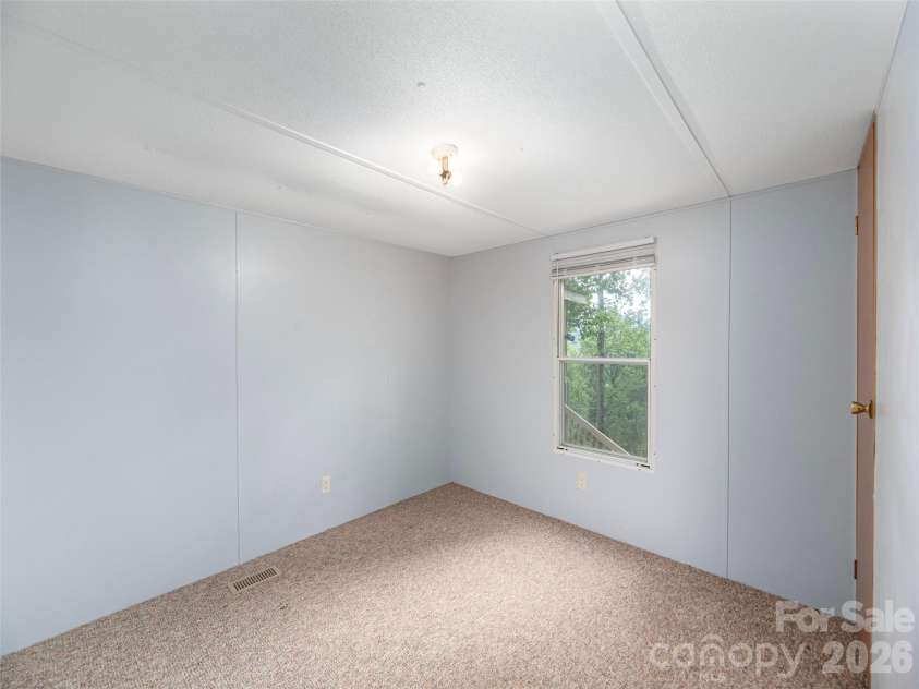 87 Holly Ridge Road, Candler, NC 28715.  MLS# CAR4397936, YatesRealty ID 33551. 