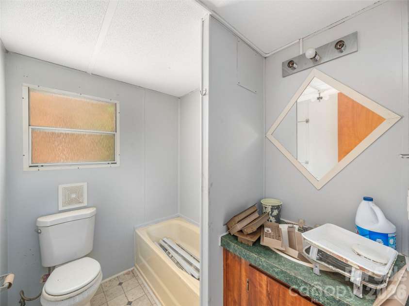 87 Holly Ridge Road, Candler, NC 28715.  MLS# CAR4397936, YatesRealty ID 33551. 