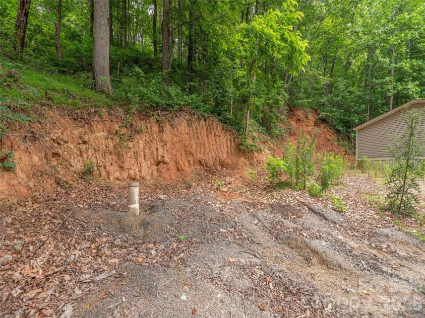 87 Holly Ridge Road, Candler, NC 28715.  MLS# CAR4397936, YatesRealty ID 33551. 