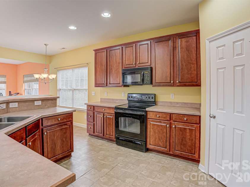 13183 Wilburn Park Lane, Indian Land, SC 29707.  MLS# CAR4392998, YatesRealty ID 33553. Kitchen