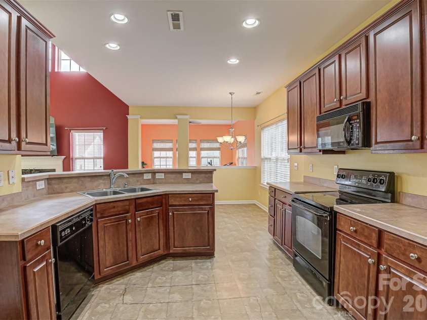 13183 Wilburn Park Lane, Indian Land, SC 29707.  MLS# CAR4392998, YatesRealty ID 33553. Kitchen