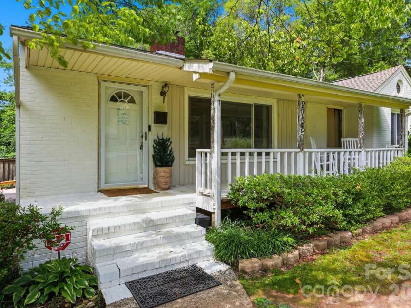 2736 Palm Avenue, Charlotte, NC 28205.  MLS# CAR4394524, YatesRealty ID 33554. 