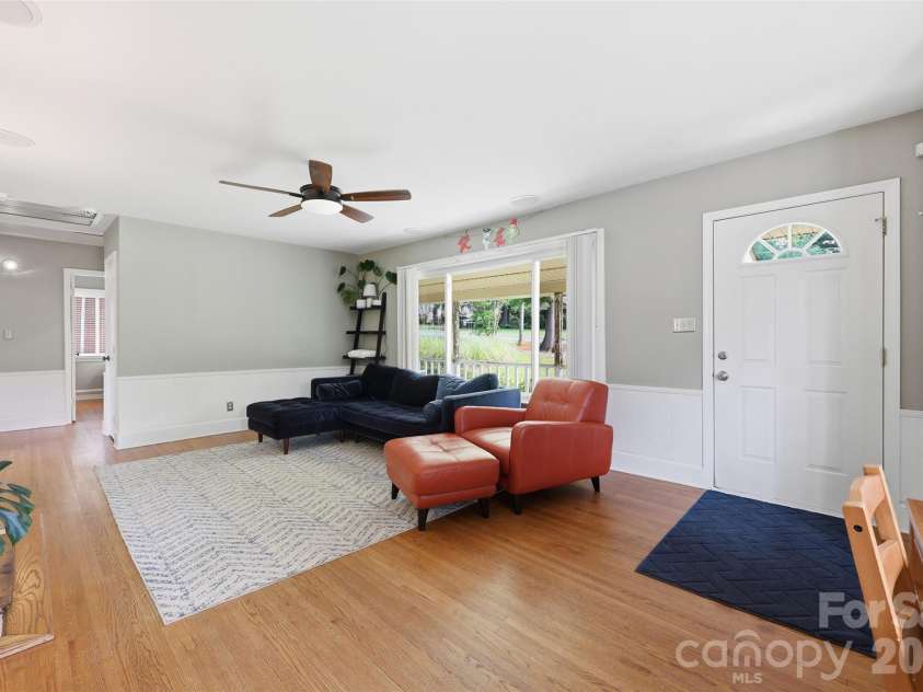 2736 Palm Avenue, Charlotte, NC 28205.  MLS# CAR4394524, YatesRealty ID 33554. 