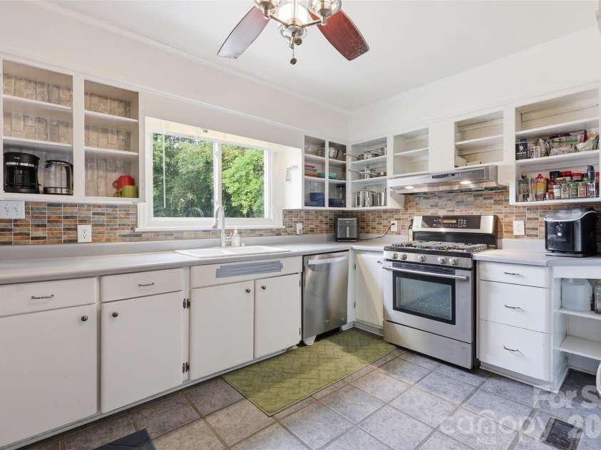 2736 Palm Avenue, Charlotte, NC 28205.  MLS# CAR4394524, YatesRealty ID 33554. 
