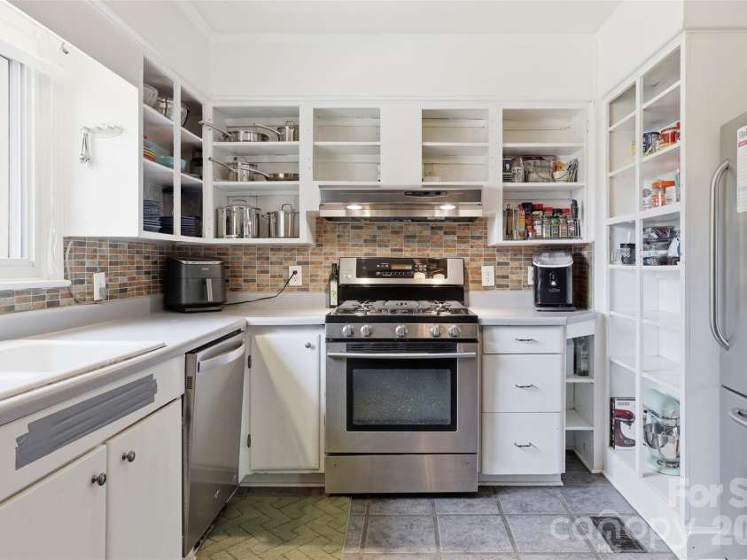 2736 Palm Avenue, Charlotte, NC 28205.  MLS# CAR4394524, YatesRealty ID 33554. 