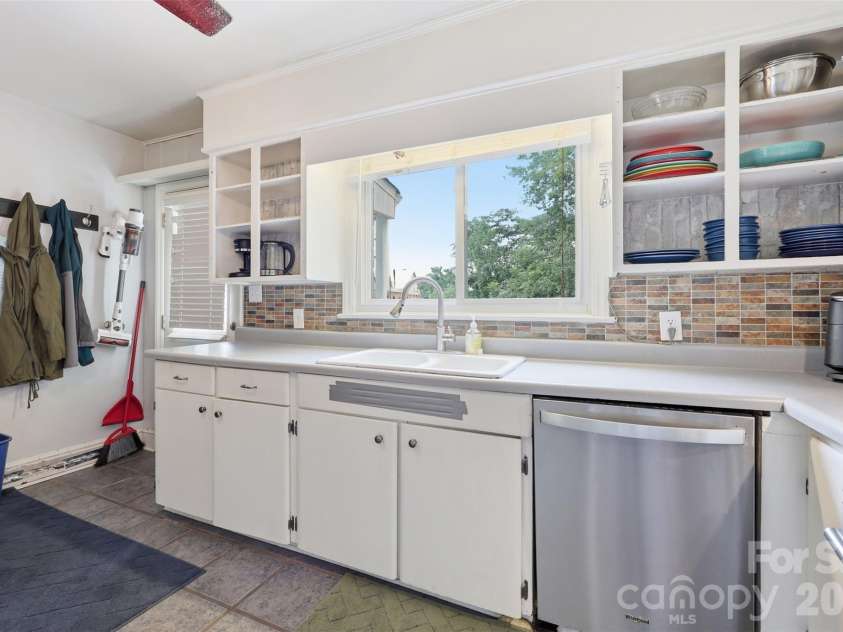 2736 Palm Avenue, Charlotte, NC 28205.  MLS# CAR4394524, YatesRealty ID 33554. 