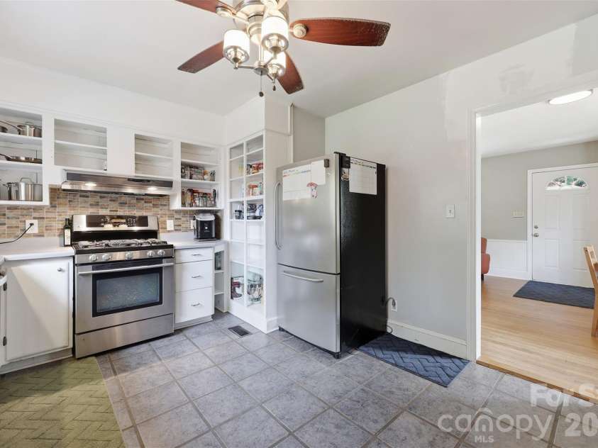 2736 Palm Avenue, Charlotte, NC 28205.  MLS# CAR4394524, YatesRealty ID 33554. 
