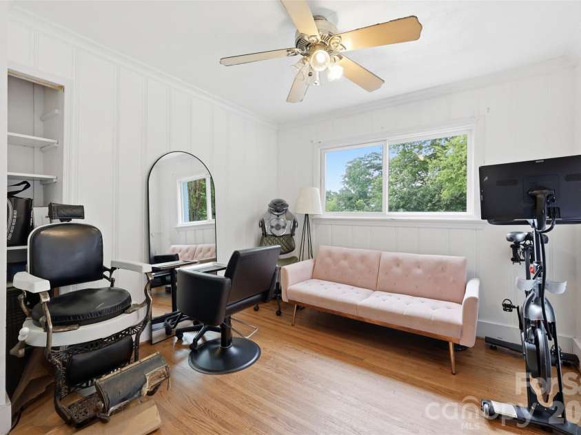 2736 Palm Avenue, Charlotte, NC 28205.  MLS# CAR4394524, YatesRealty ID 33554. 
