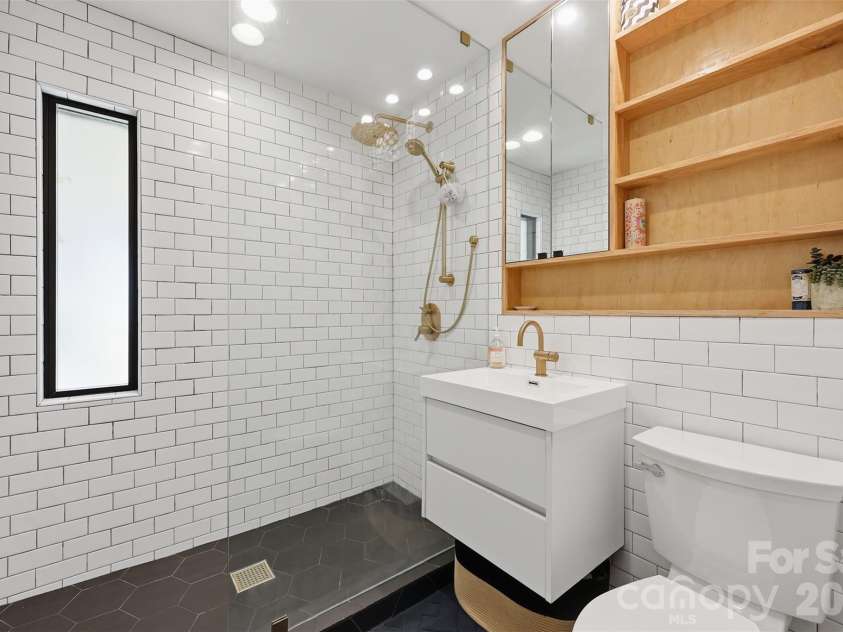2736 Palm Avenue, Charlotte, NC 28205.  MLS# CAR4394524, YatesRealty ID 33554. 