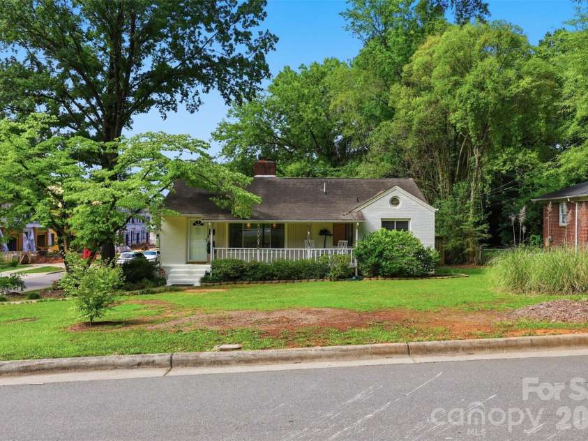 2736 Palm Avenue, Charlotte, NC 28205.  MLS# CAR4394524, YatesRealty ID 33554. 