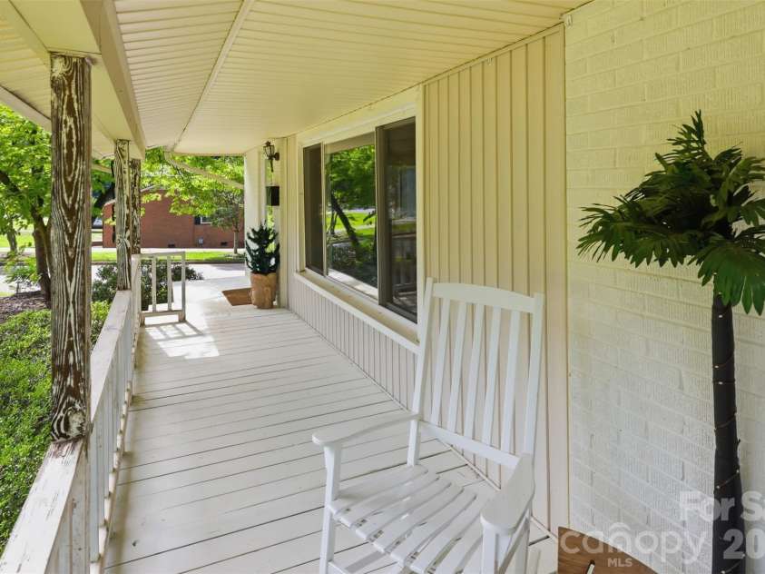 2736 Palm Avenue, Charlotte, NC 28205.  MLS# CAR4394524, YatesRealty ID 33554. 