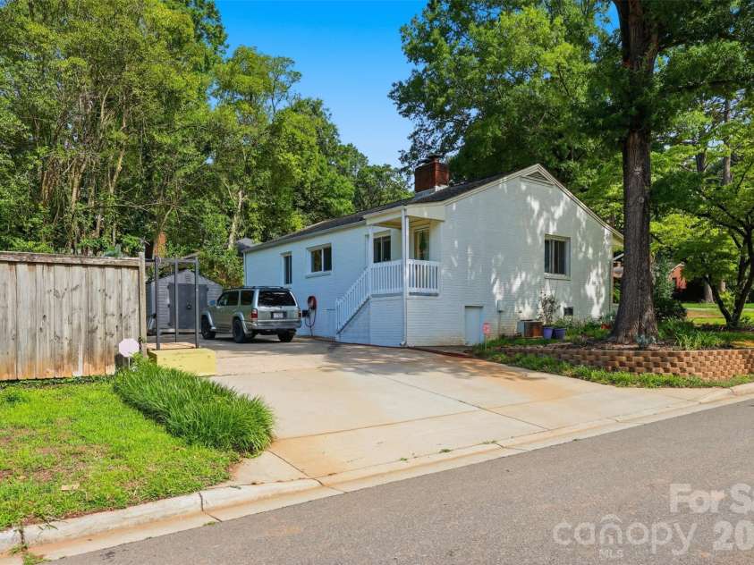2736 Palm Avenue, Charlotte, NC 28205.  MLS# CAR4394524, YatesRealty ID 33554. 