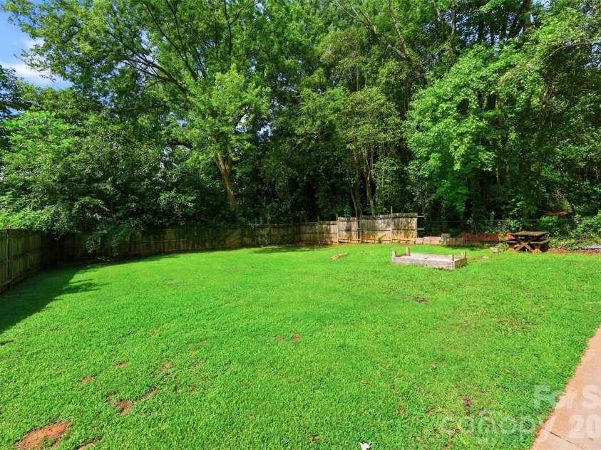 2736 Palm Avenue, Charlotte, NC 28205.  MLS# CAR4394524, YatesRealty ID 33554. 