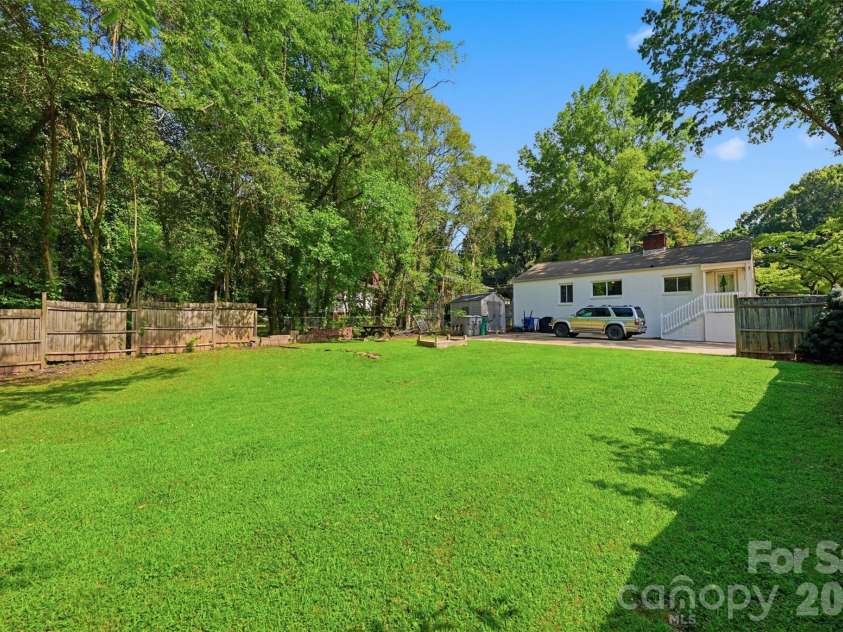 2736 Palm Avenue, Charlotte, NC 28205.  MLS# CAR4394524, YatesRealty ID 33554. 