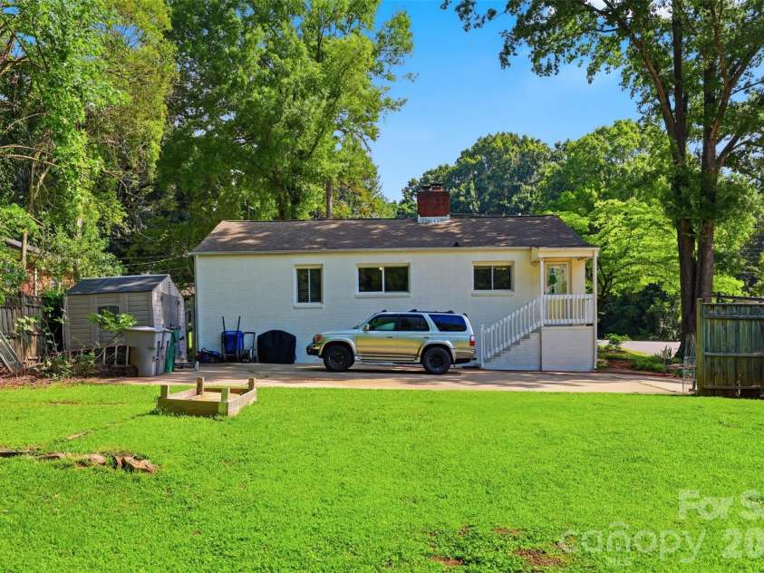 2736 Palm Avenue, Charlotte, NC 28205.  MLS# CAR4394524, YatesRealty ID 33554. 